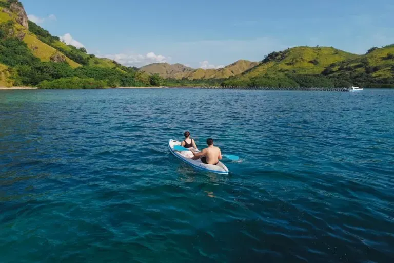 Kayaking one of facilities in Vidi Phinisi - BoatKomodoTrip