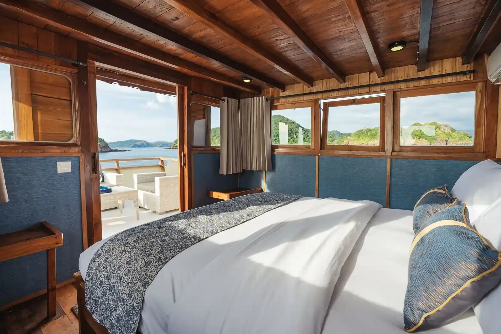 Samara I Phinisi boat Charter | Kelor Cabin Samara I Phinisi | Boat Komodo Trip