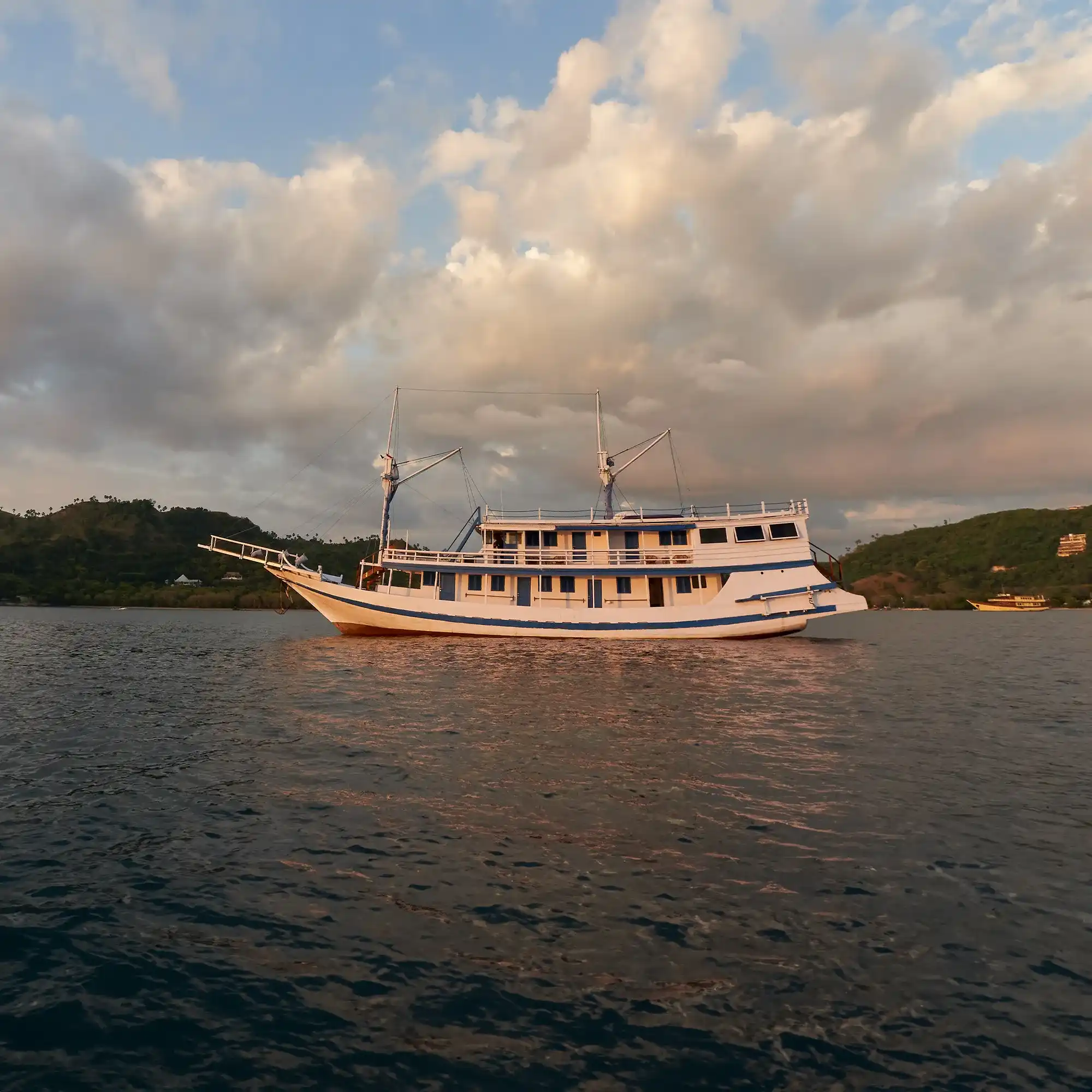 La Nissa Phinisi: Traditional Indonesian Luxury Liveaboard