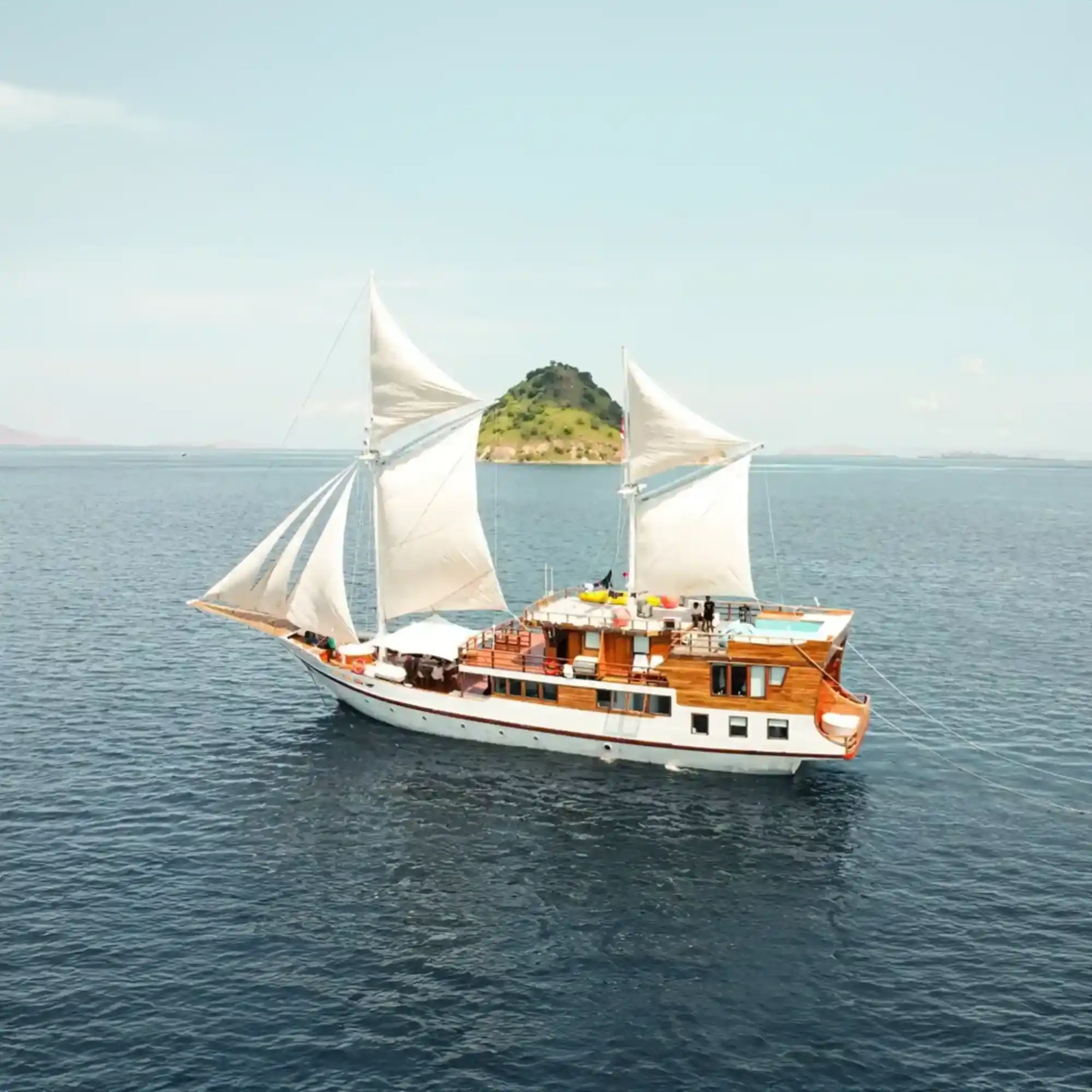 Lady Grace: VIP Phinisi Charter with Pool and Jacuzzi in Komodo