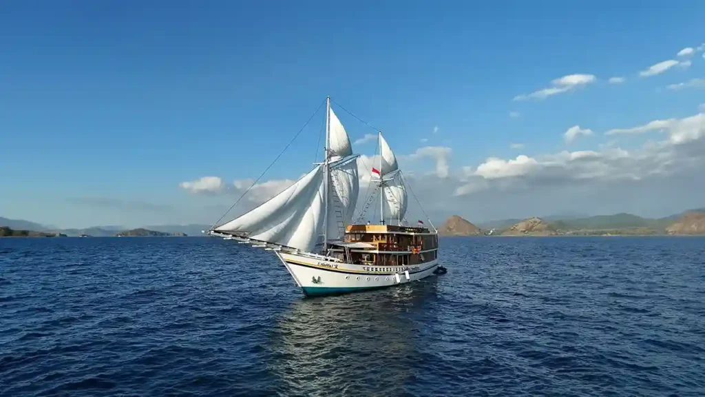 Lamain Voyage 2 Yacht Cruise Phinisi Charter by Boat Komodo Trip