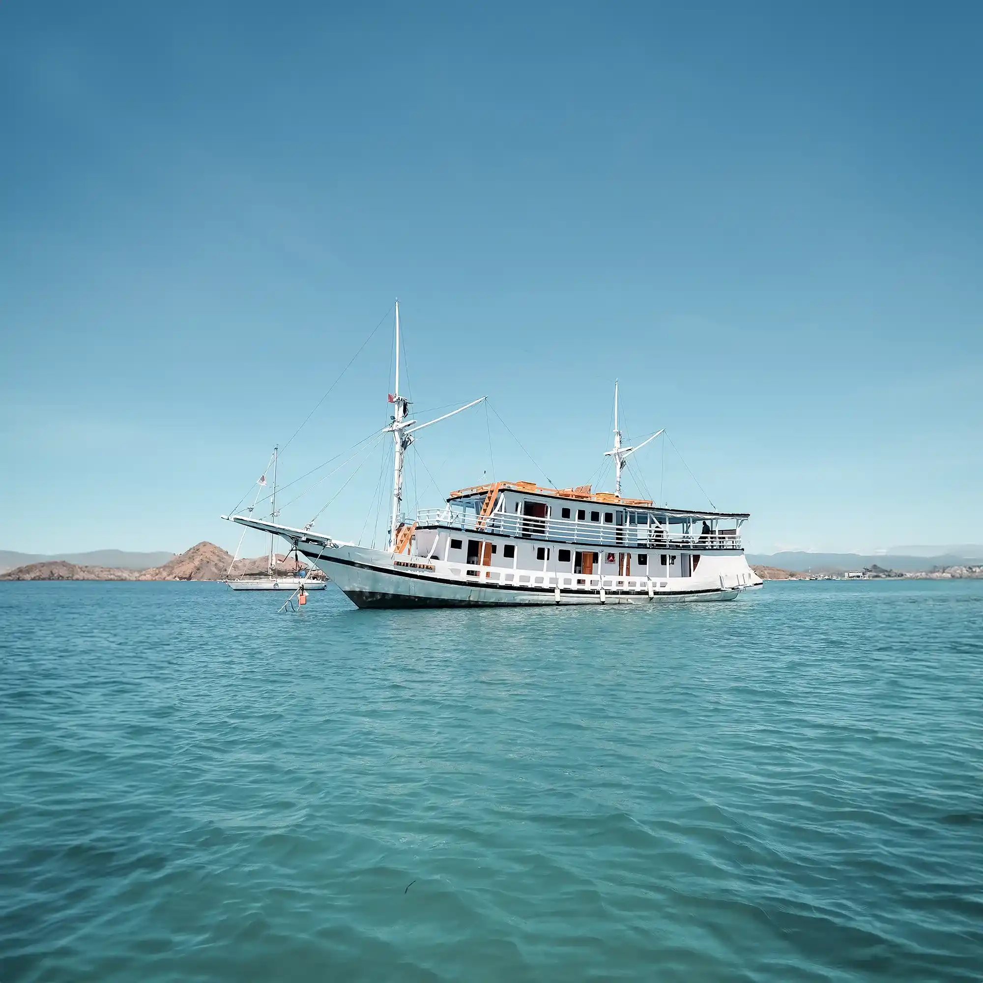 Lamborajo I Cruise Yacht: Large-Group Komodo Charter