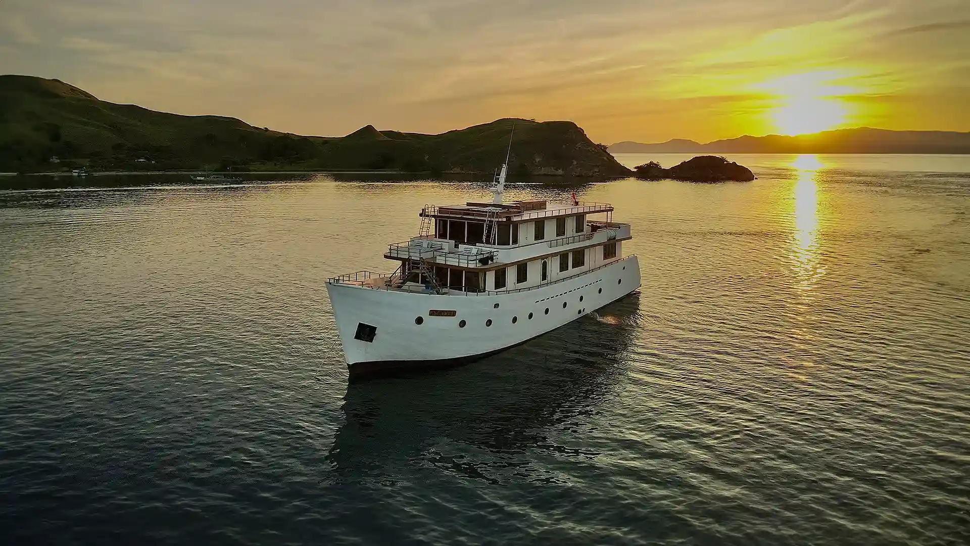 Le Costa Yacht Cruise Phinisi | Komodo National Park | Boat Komodo Trip