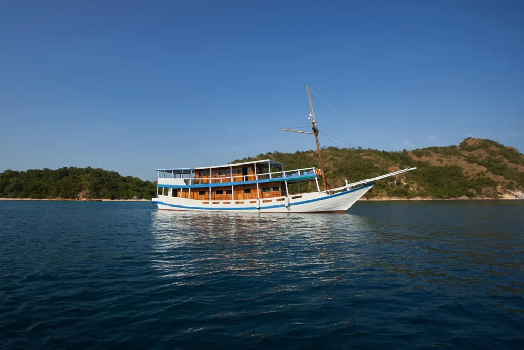 La Dyana Phinisi Boat Charter | La Dyana Phinisi Exterior | Boat Komodo Trip