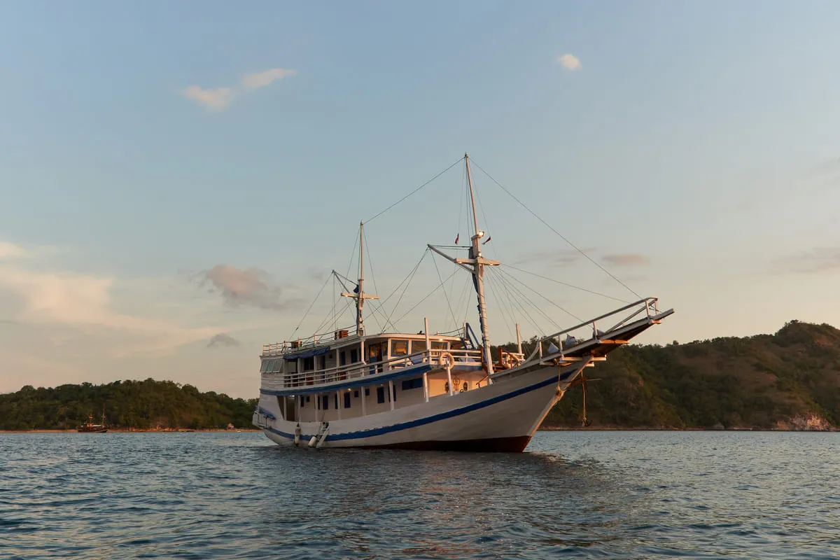 La Nissa Cruise Phinisi - BoatKomodoTrip
