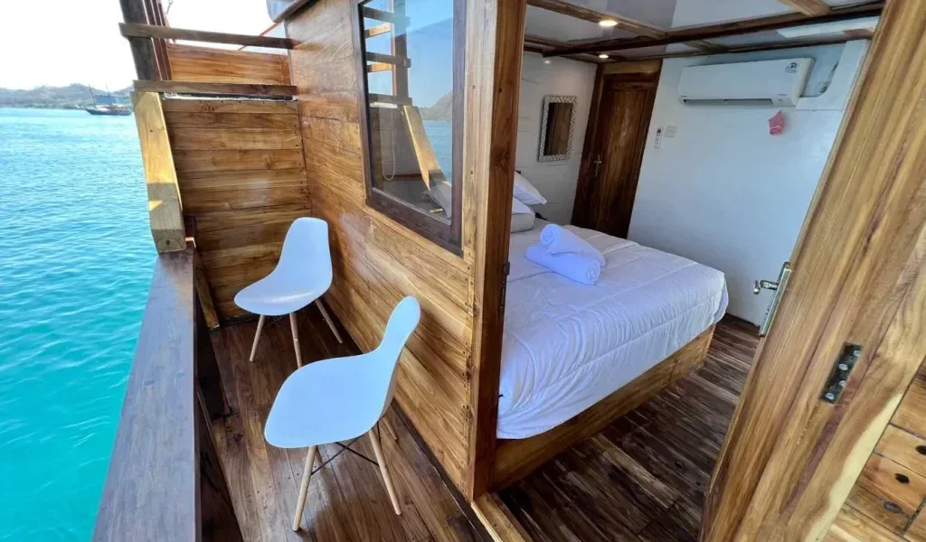 Junior Suite Cabin Lady Grace Cruise - BoatKomodoTrip