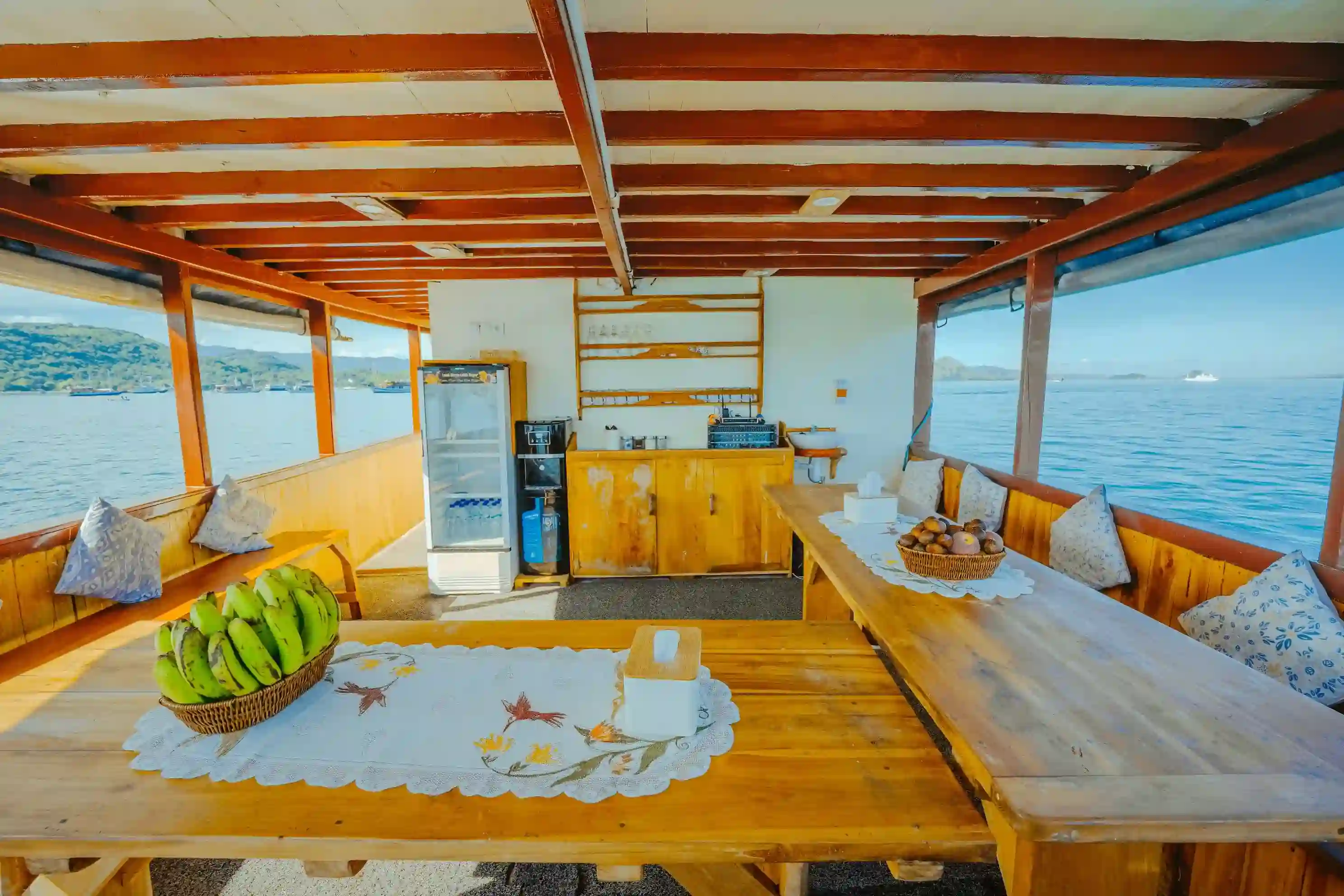 Lamborajo 1 Phinisi Boat Charter | Lamborajo 1 Phinisi Dining Area | Boat Komodo Trip