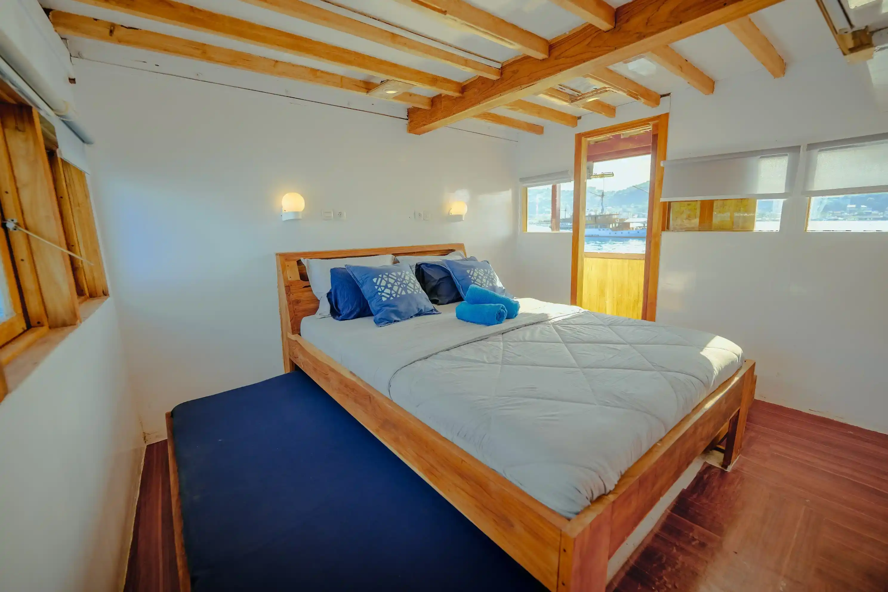 Lamborajo 1 Phinisi Boat Charter | Lamborajo 1 Phinisi Master Ocean Cabin | Boat Komodo Trip