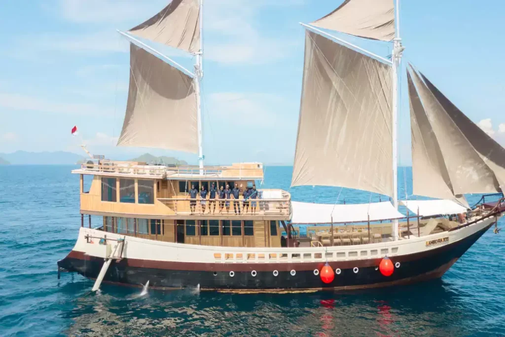 Lamborajo-II-Phinisi-Exterior-2-1024×683-1