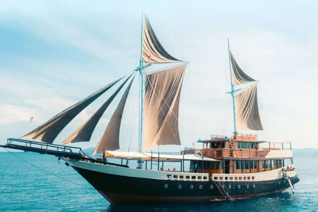 Lamborajo-II-Phinisi-Exterior-3-1024×683-1