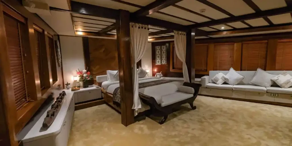 Luxury Trip with The Dudas in Labuan Bajo: Comparing Lamain 1 and Lamima for Your Komodo Boat Tour