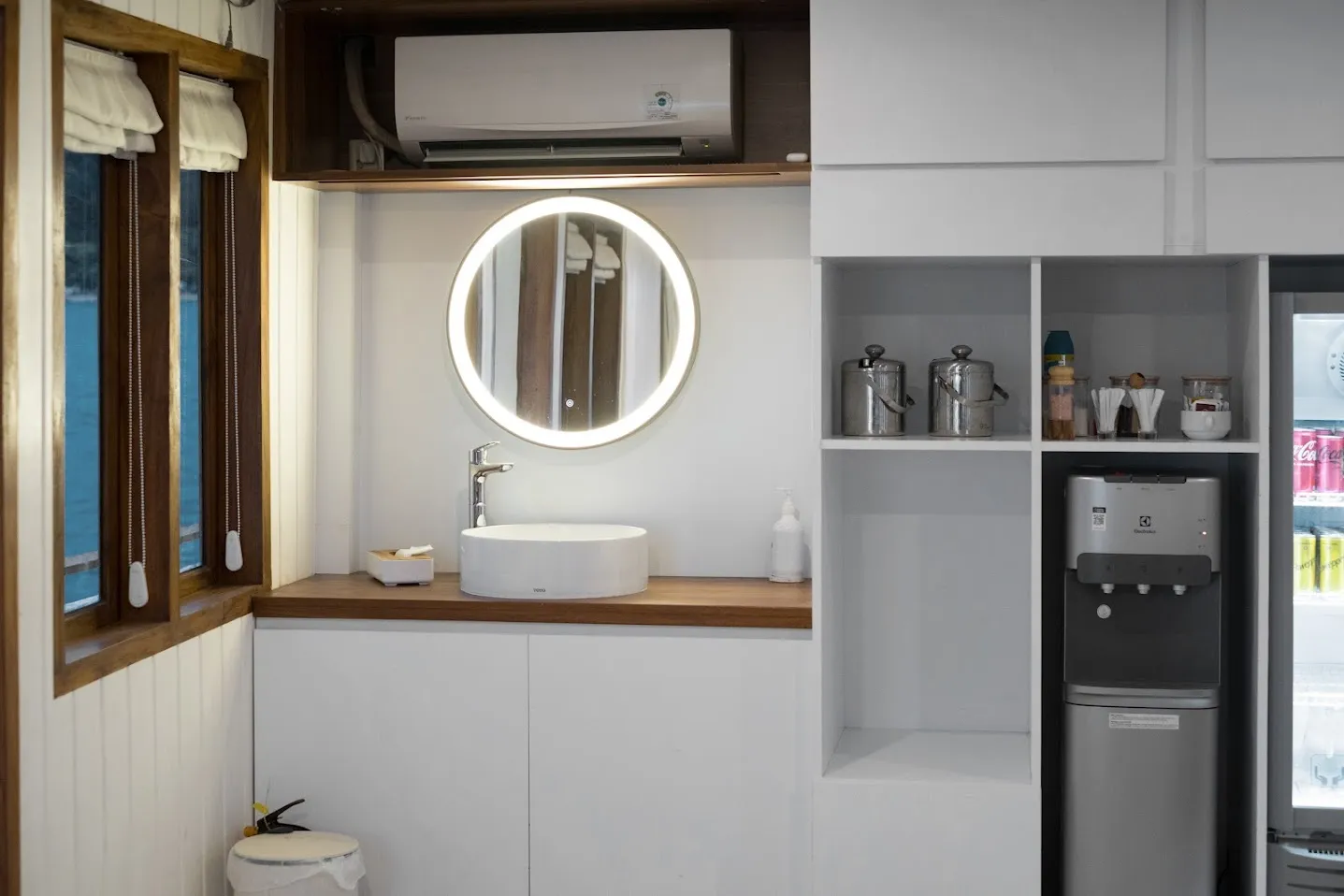 Le Costa Lounge | Boat Komodo Trip