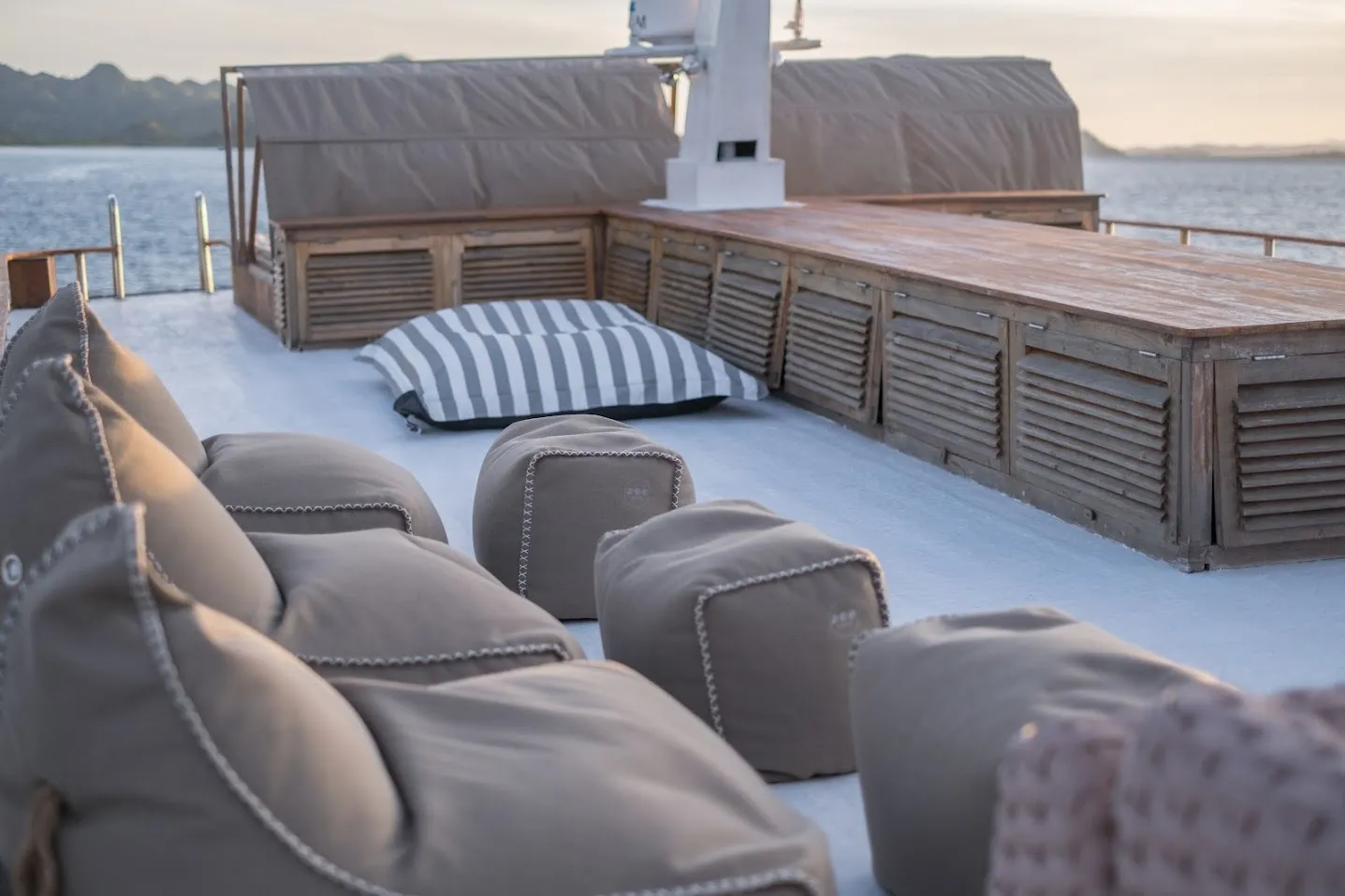 Le Costa Sundeck Area | Boat Komodo Trip