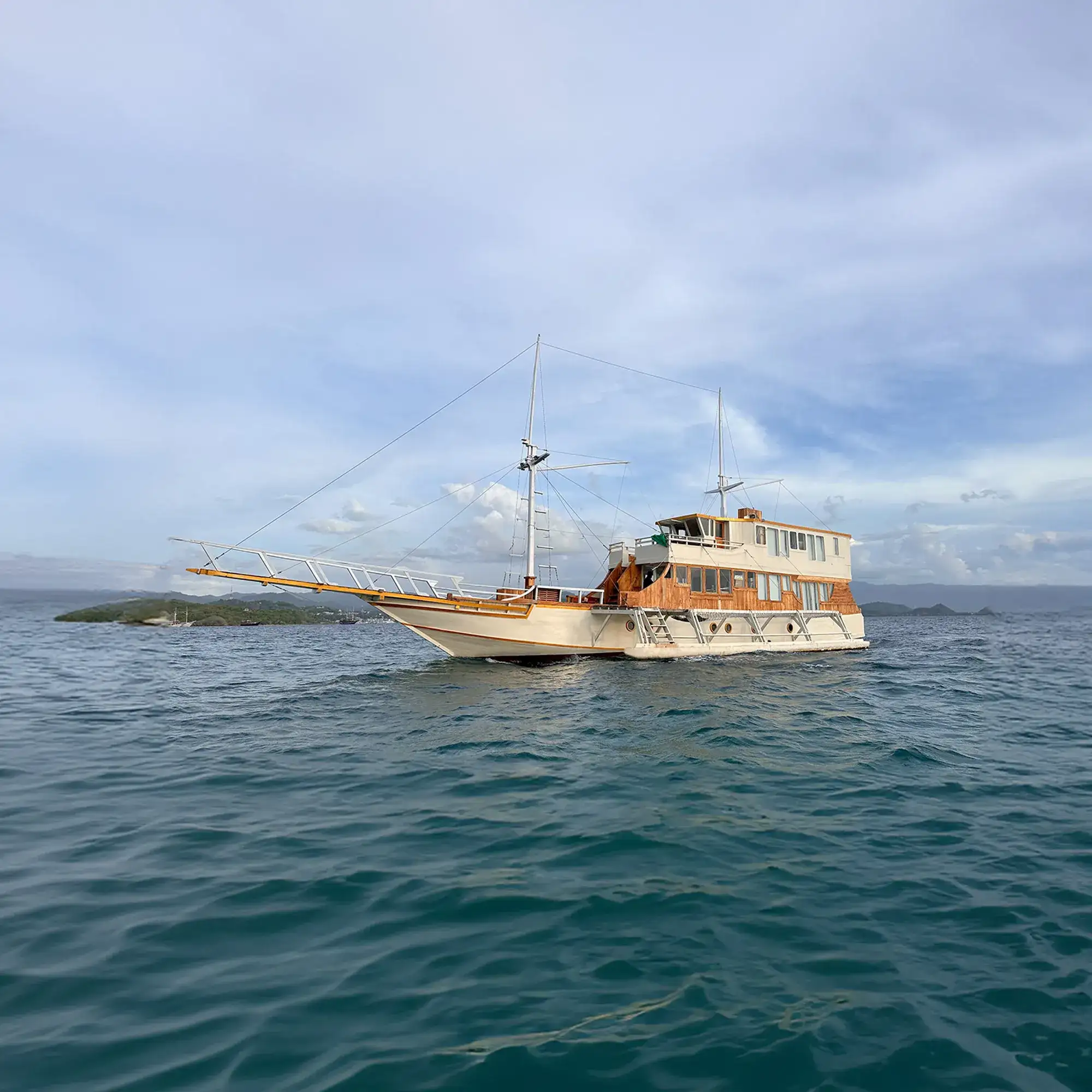 Mega Trusmi Deluxe Phinisi Charter in Komodo National Park