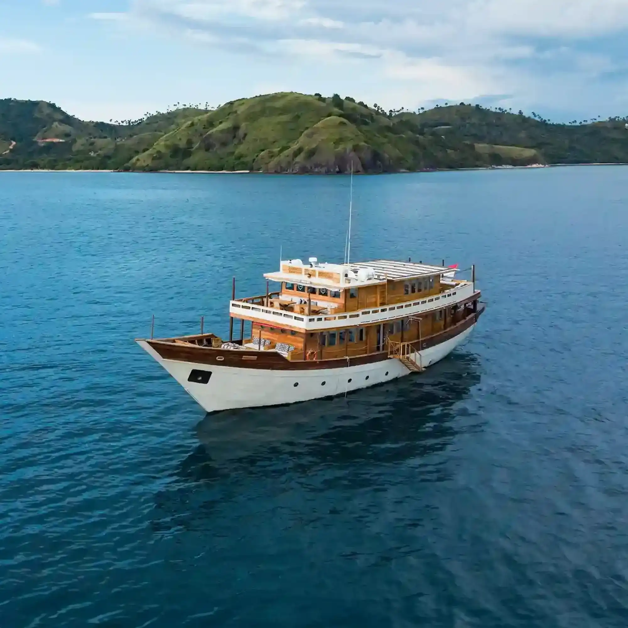 Mischief: Konjo-Built VVIP Phinisi for Private Komodo Charters