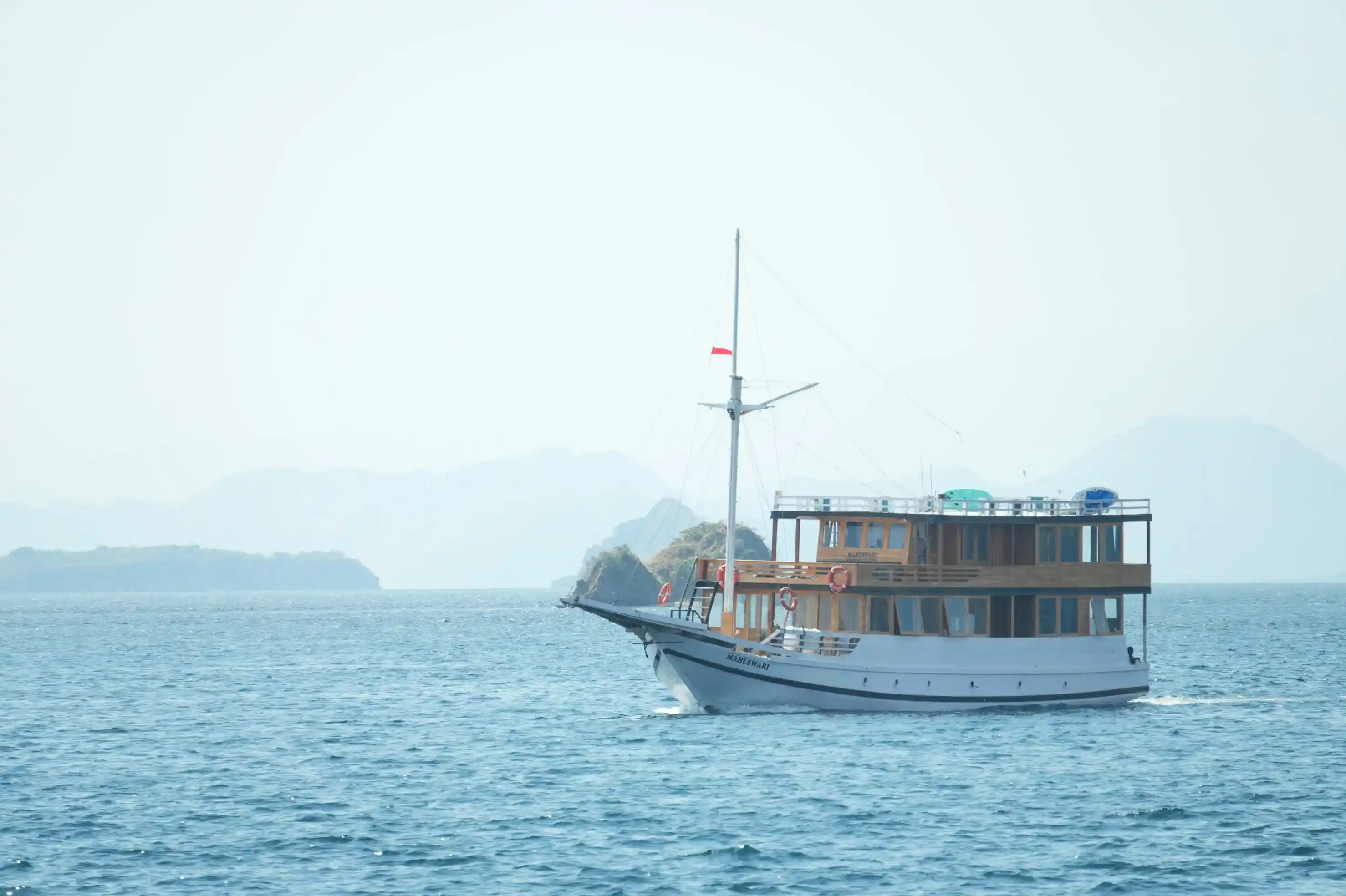 Maheswari Phinisi Boat Charter | Maheswari Phinisi Exterior | Boat Komodo Trip