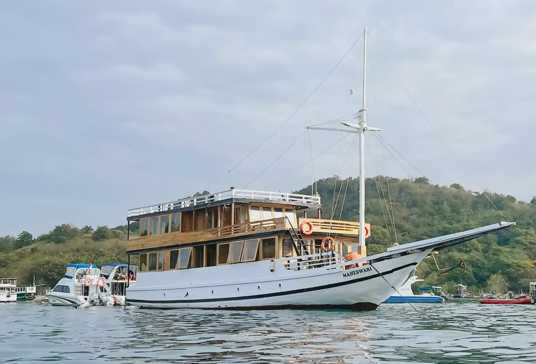 Maheswari Phinisi Boat Charter | Maheswari Phinisi Exterior | Boat Komodo Trip