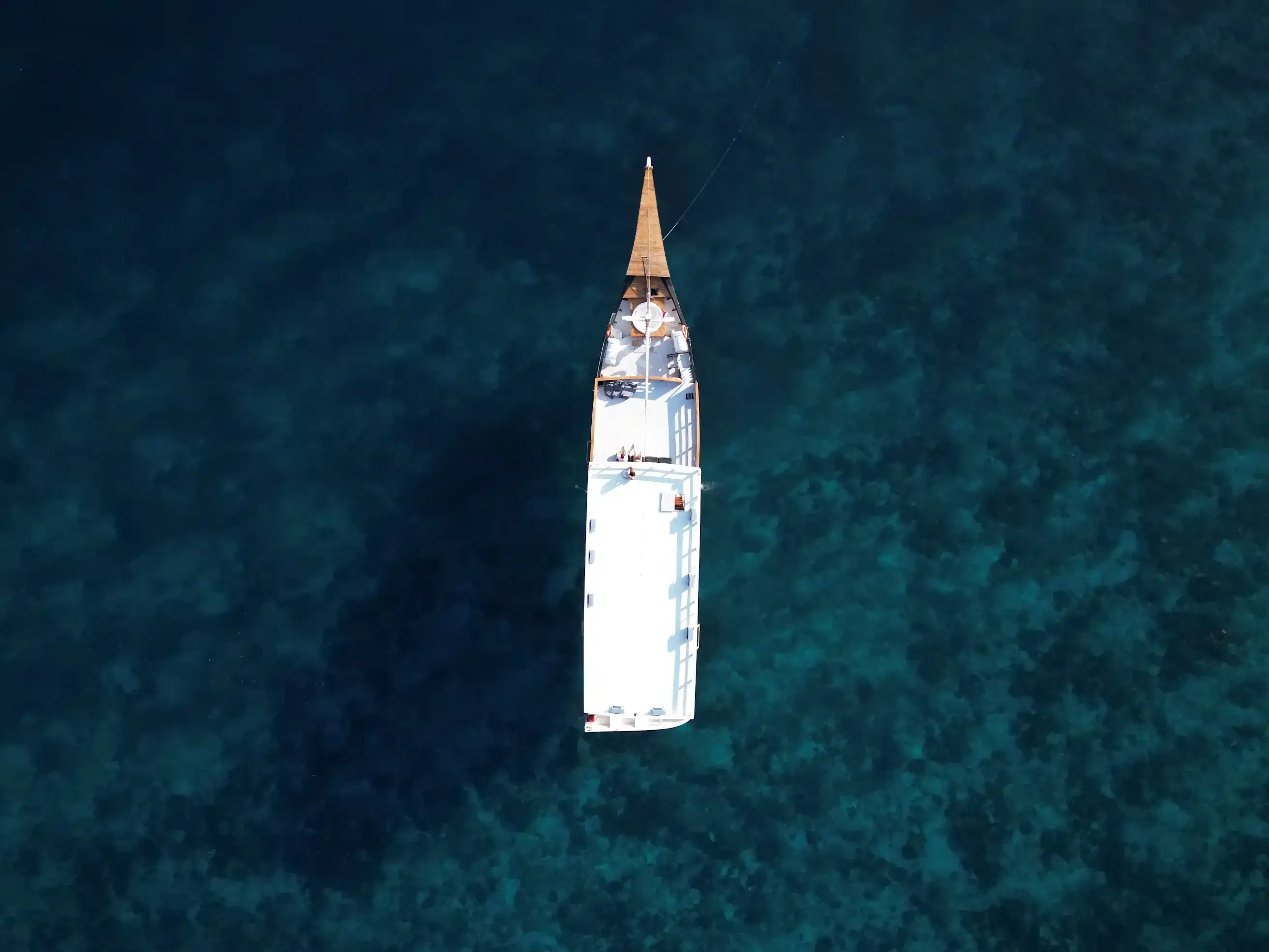 Maheswari Phinisi Boat Charter | Maheswari Phinisi Exterior | Boat Komodo Trip