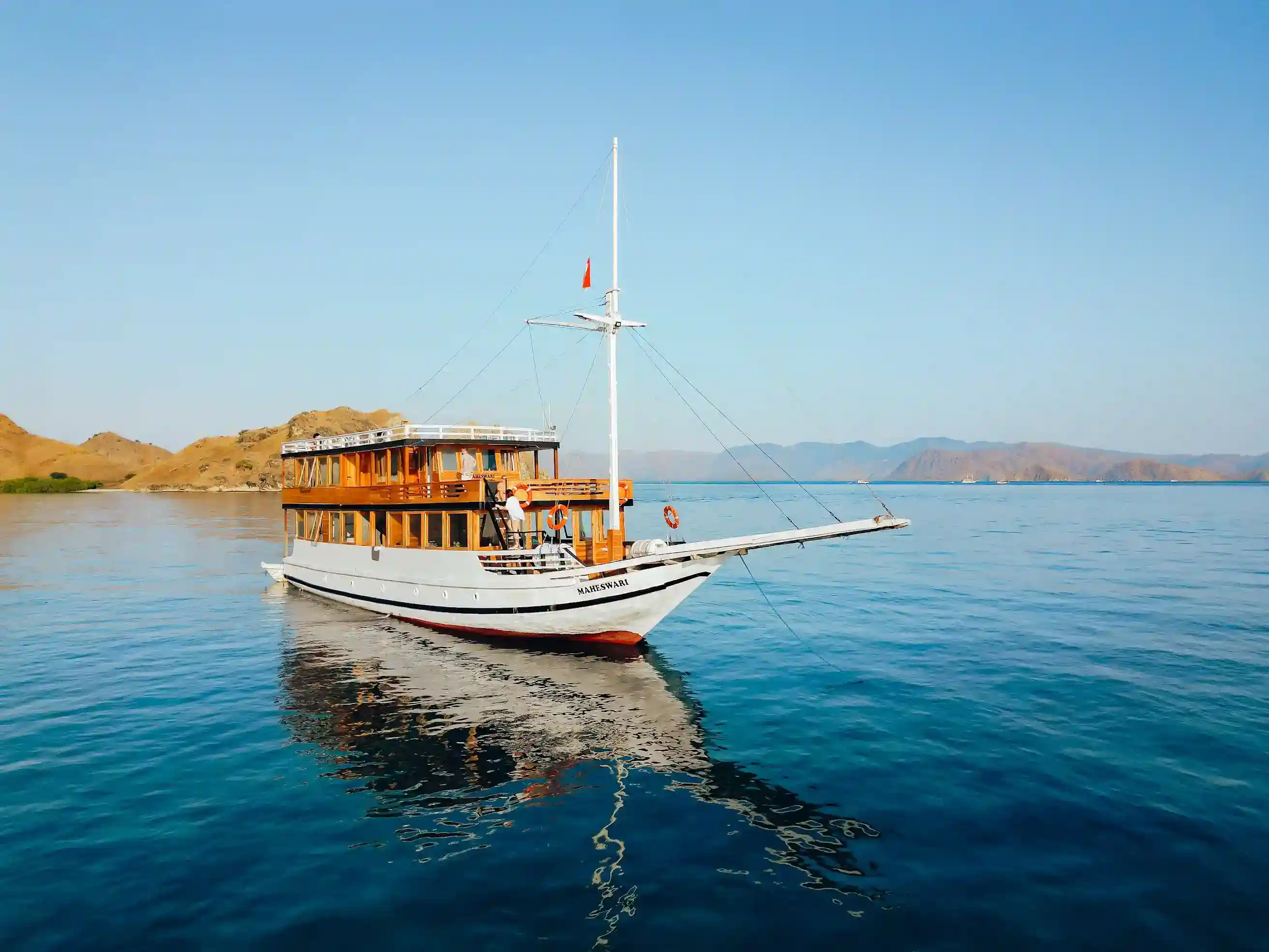 Maheswari Phinisi Boat Charter | Maheswari Phinisi Exterior | Boat Komodo Trip