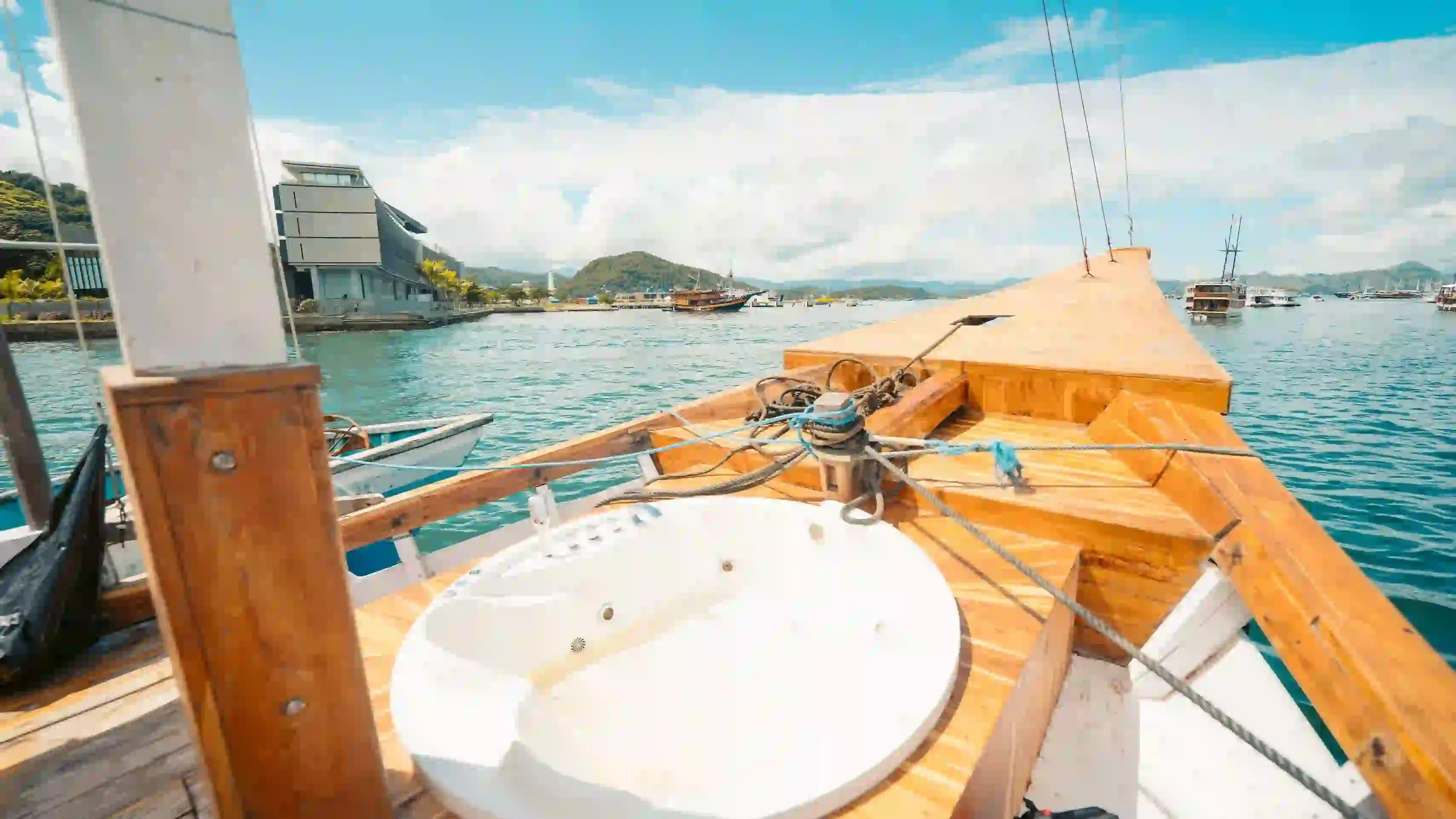 Maheswari Phinisi Jacuzzi area | Boat Komodo Trip