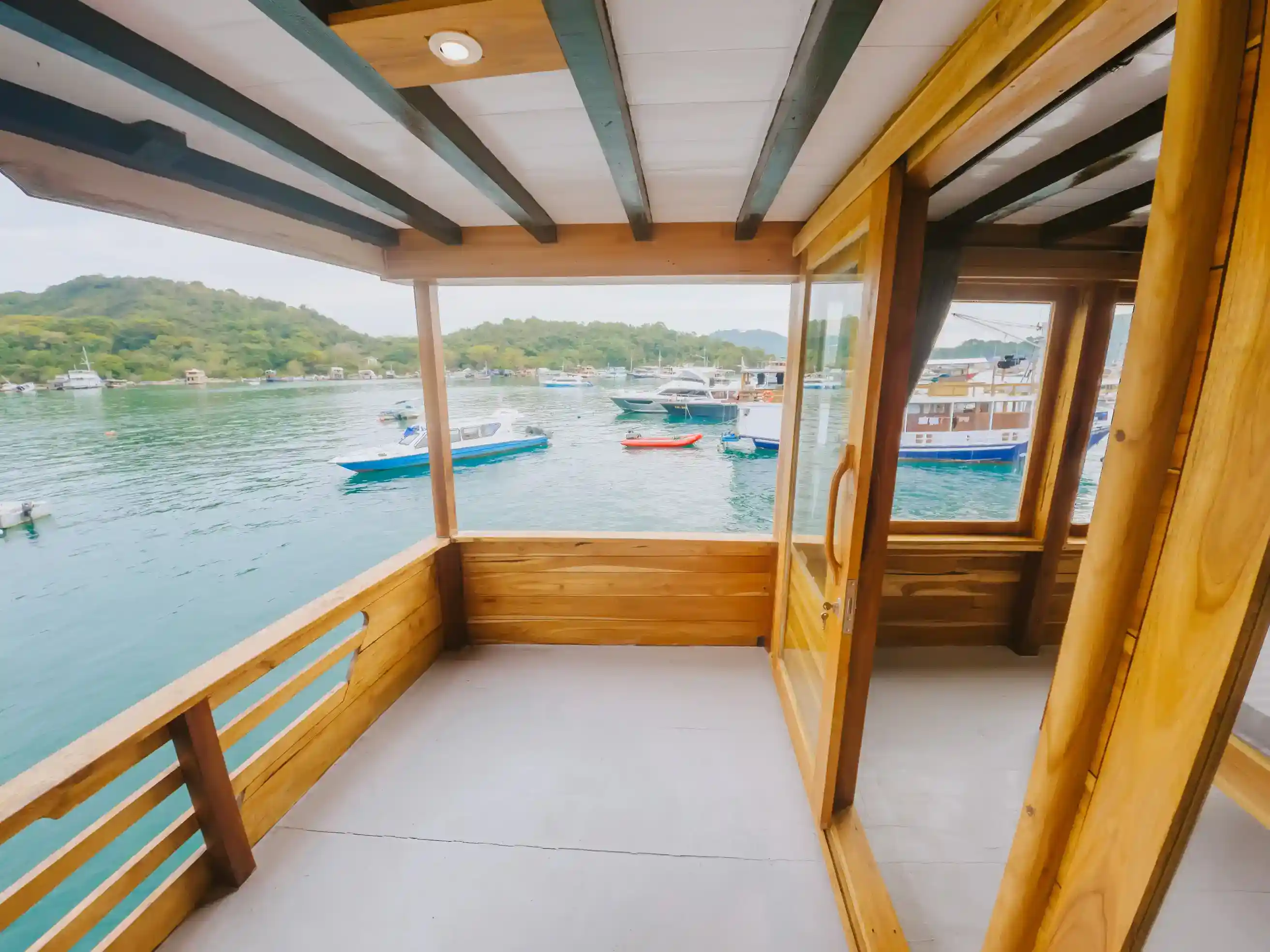 Maheswari Phinisi Master Ocean Cabin Balcony | Boat Komodo Trip