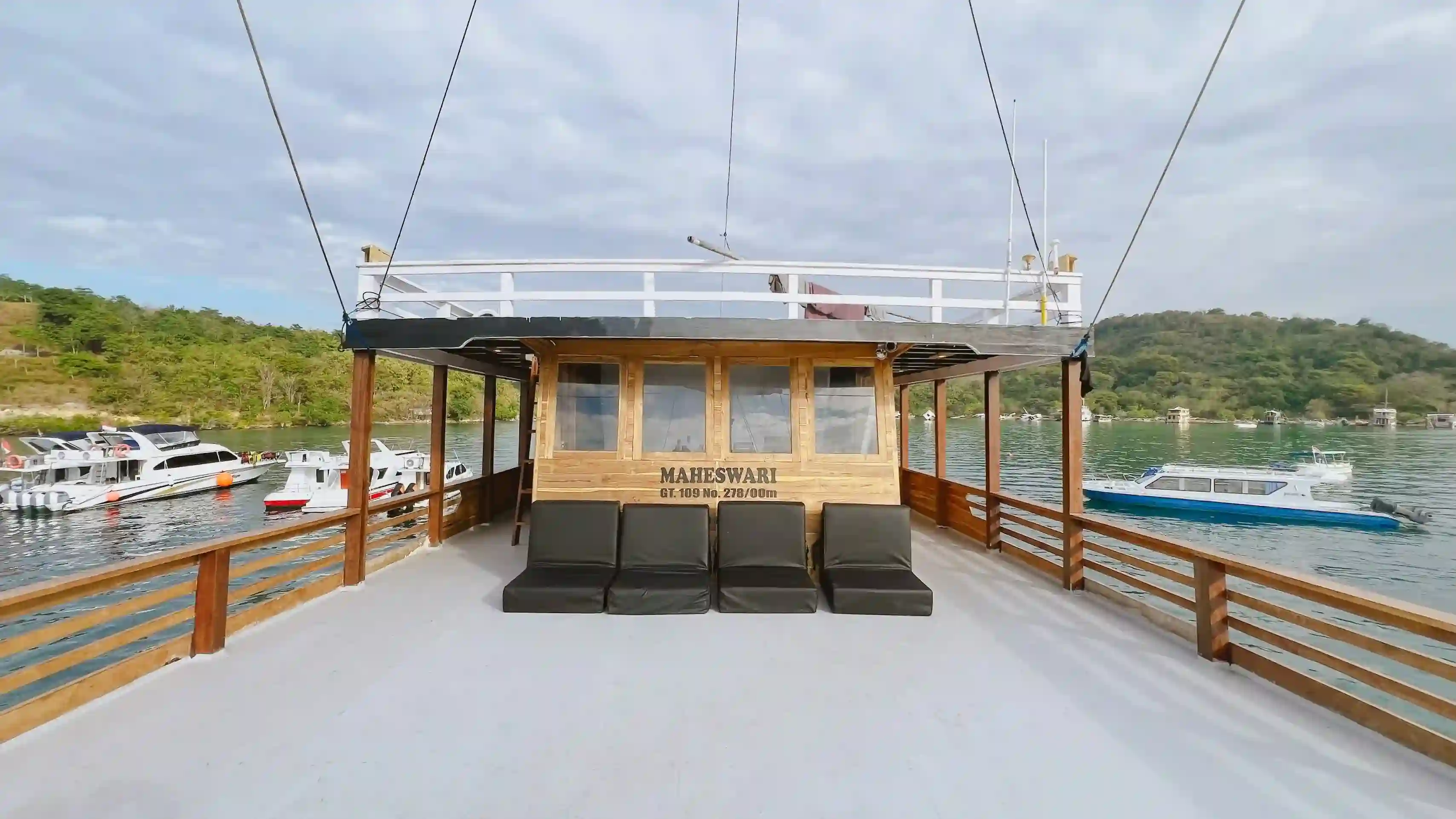 Maheswari Phinisi Sundeck area | Boat Komodo Trip