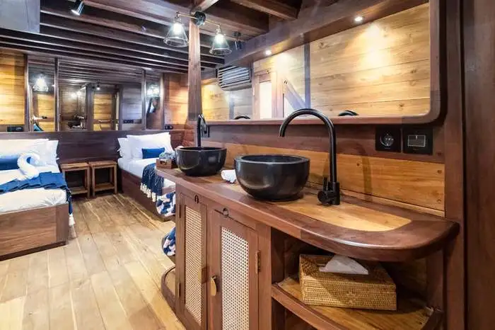 Majik - BoatKomodoTrip