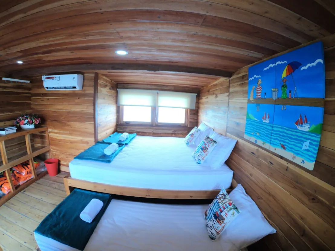 Thalassa 2 Phinisi | Master Cabin Thalassa 2 | Boat Komodo Trip