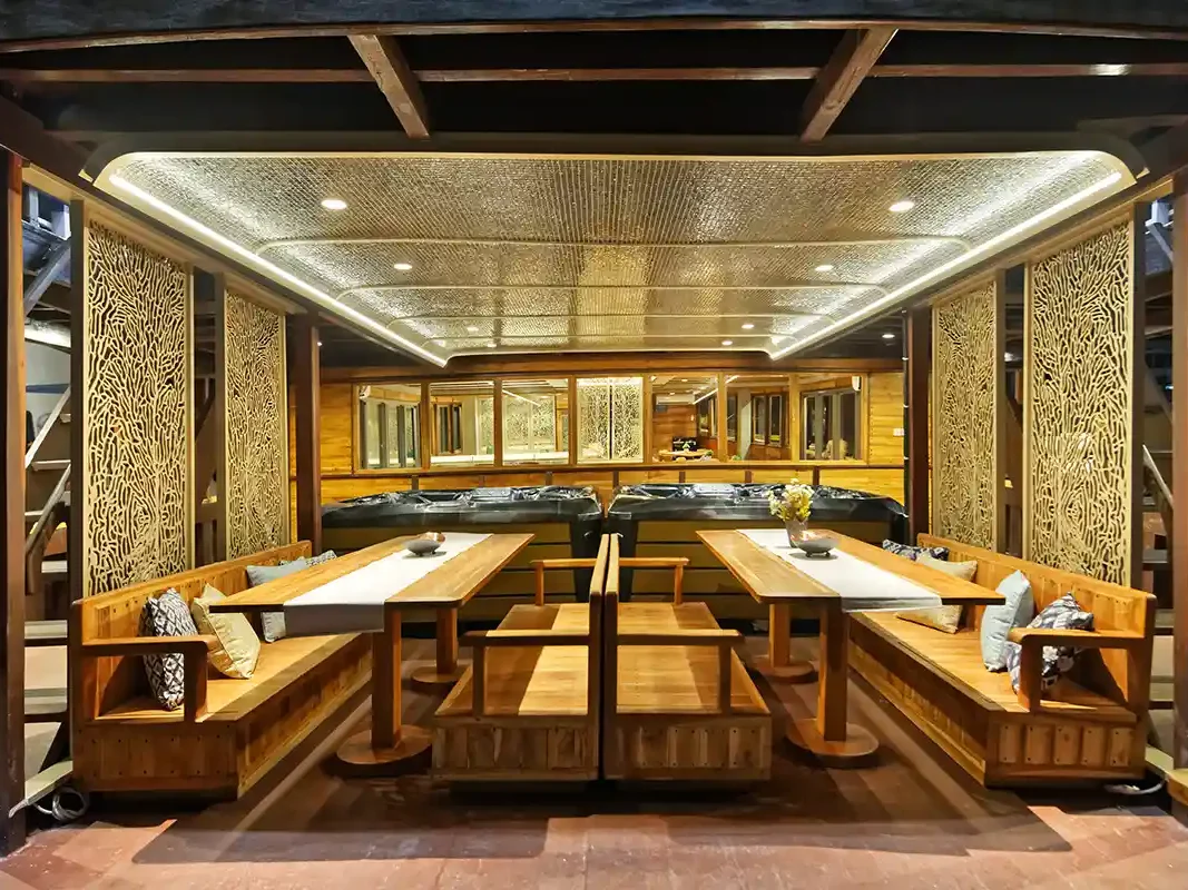 Mutiara Phinisi Lounge