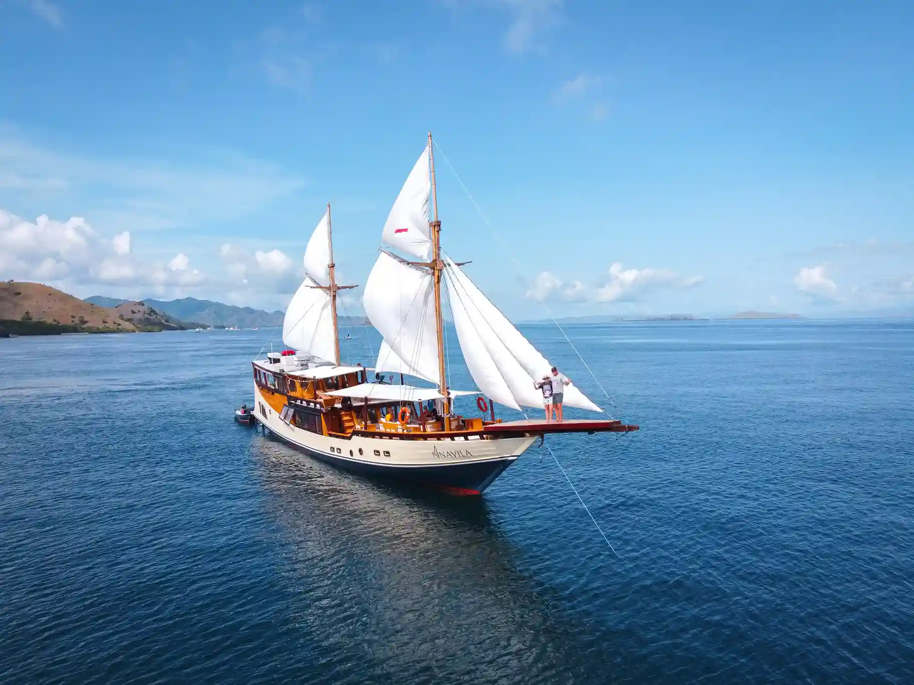 Navila Liveaboard Phinisi Boat Charter | Navila Liveaboard Exterior | Boat Komodo Trip