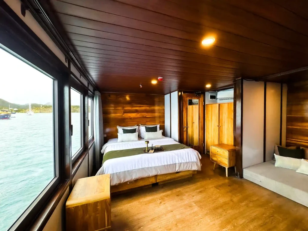 Neptune Master Cabin - Boat Komodo Trip