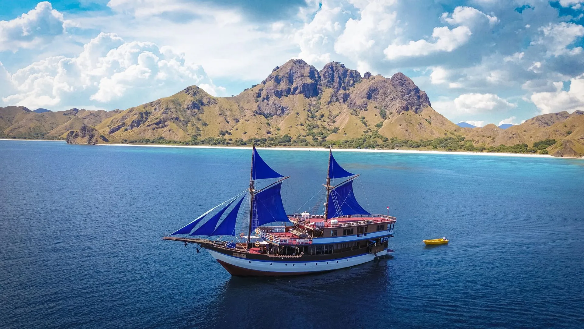 Types of Party Boats: Choosing the Best Boat for Your Celebration