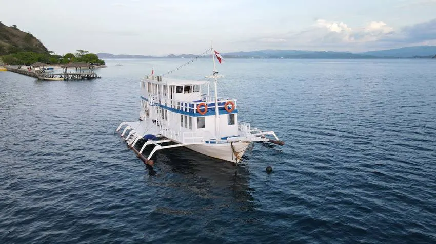 Osiana Alo Exterior2 - BoatKomodoTrip