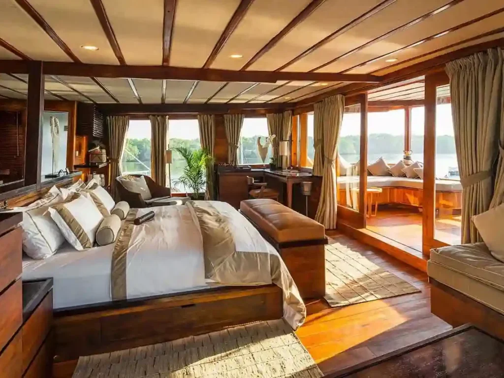 Prana Batavia Suite Cabin | Boat Komodo Trip