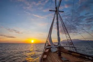 Prana Sundeck - BoatKomodoTrip