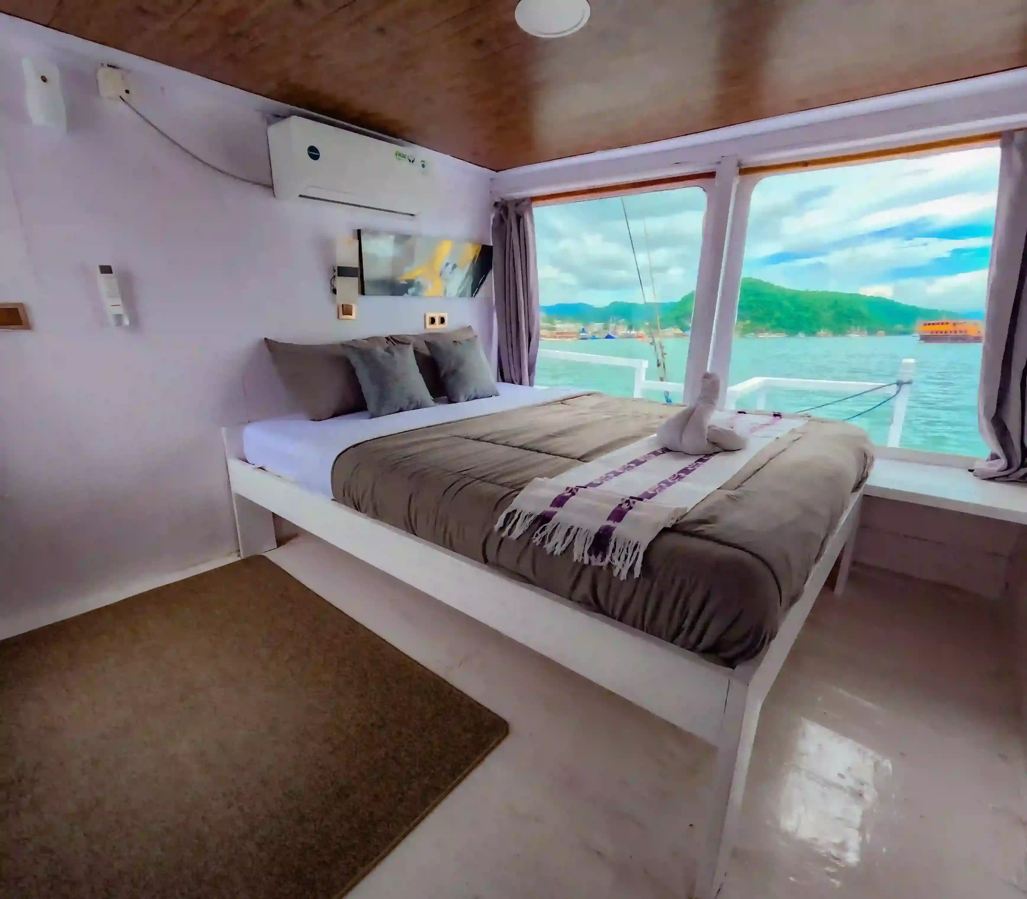 Private Cabin 3 Island Phinisi Boat Charter | Boat Komodo Trip