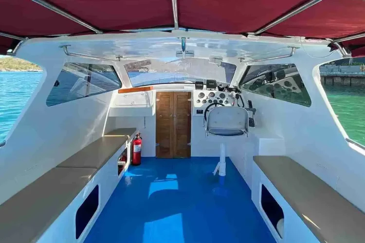 Riara Speedboat Deck - Boat Komodo Trip