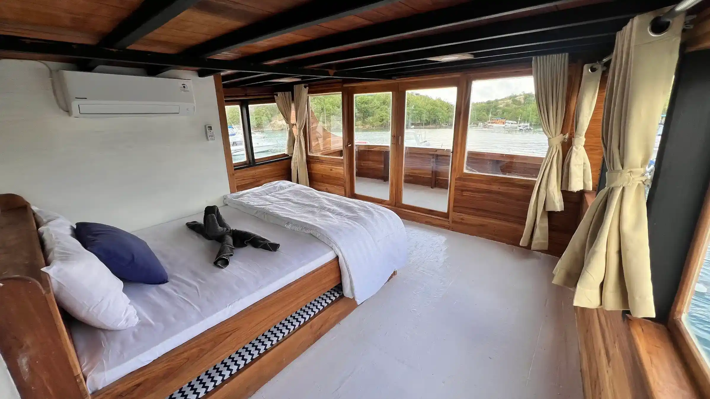 Royal Master Cabin Balcony Flores Utama Phinisi Boat Charter | Boat Komodo Trip