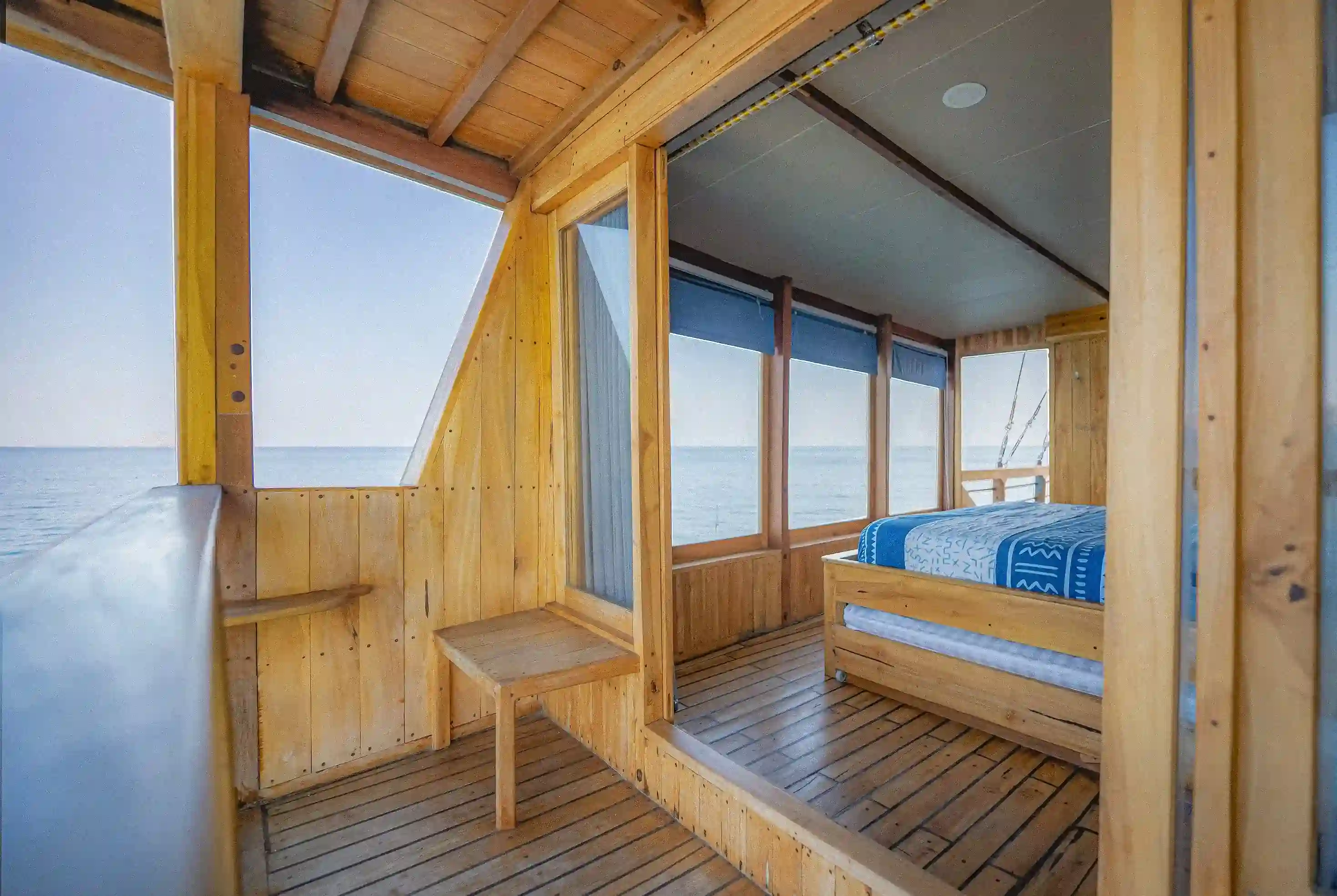 Royal master Cabin Balcony Lamborajo II Phinisi | Boat Komodo Trip