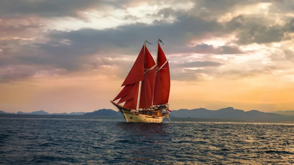 Si Datu Bua Yacht Cruise Phinisi Charter by Boat Komodo Trip