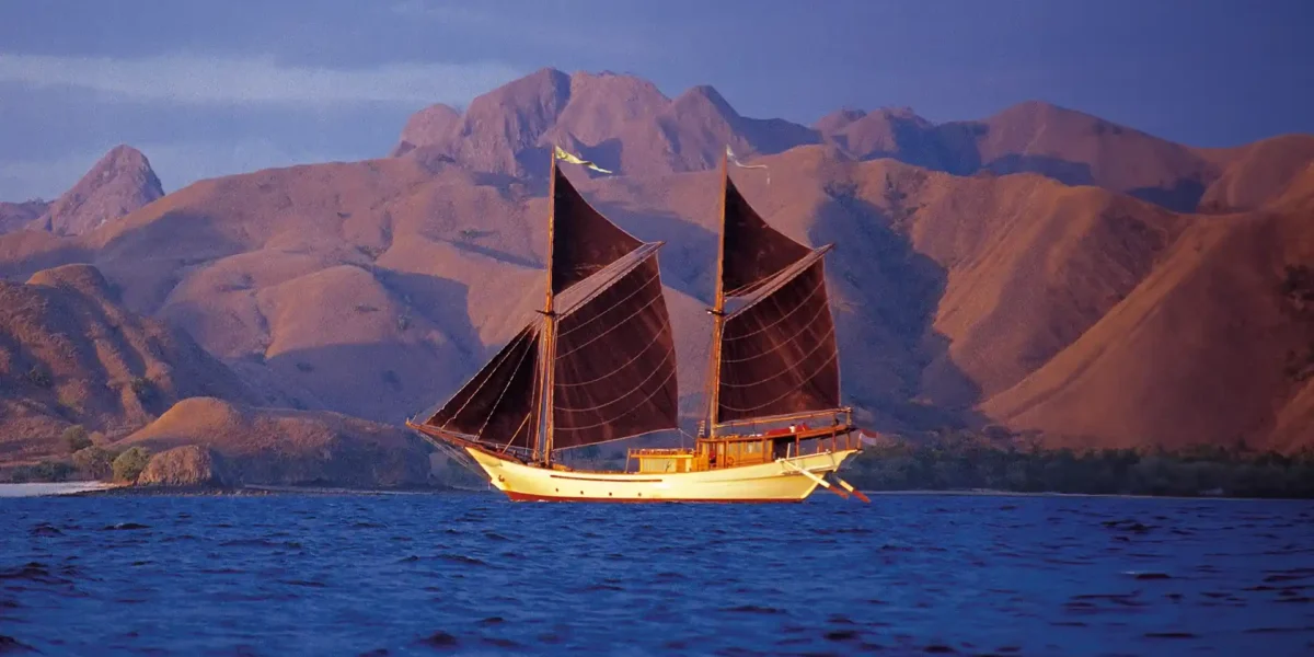 Silolona Yacht Cruise Phinisi Charter by Boat Komodo Trip