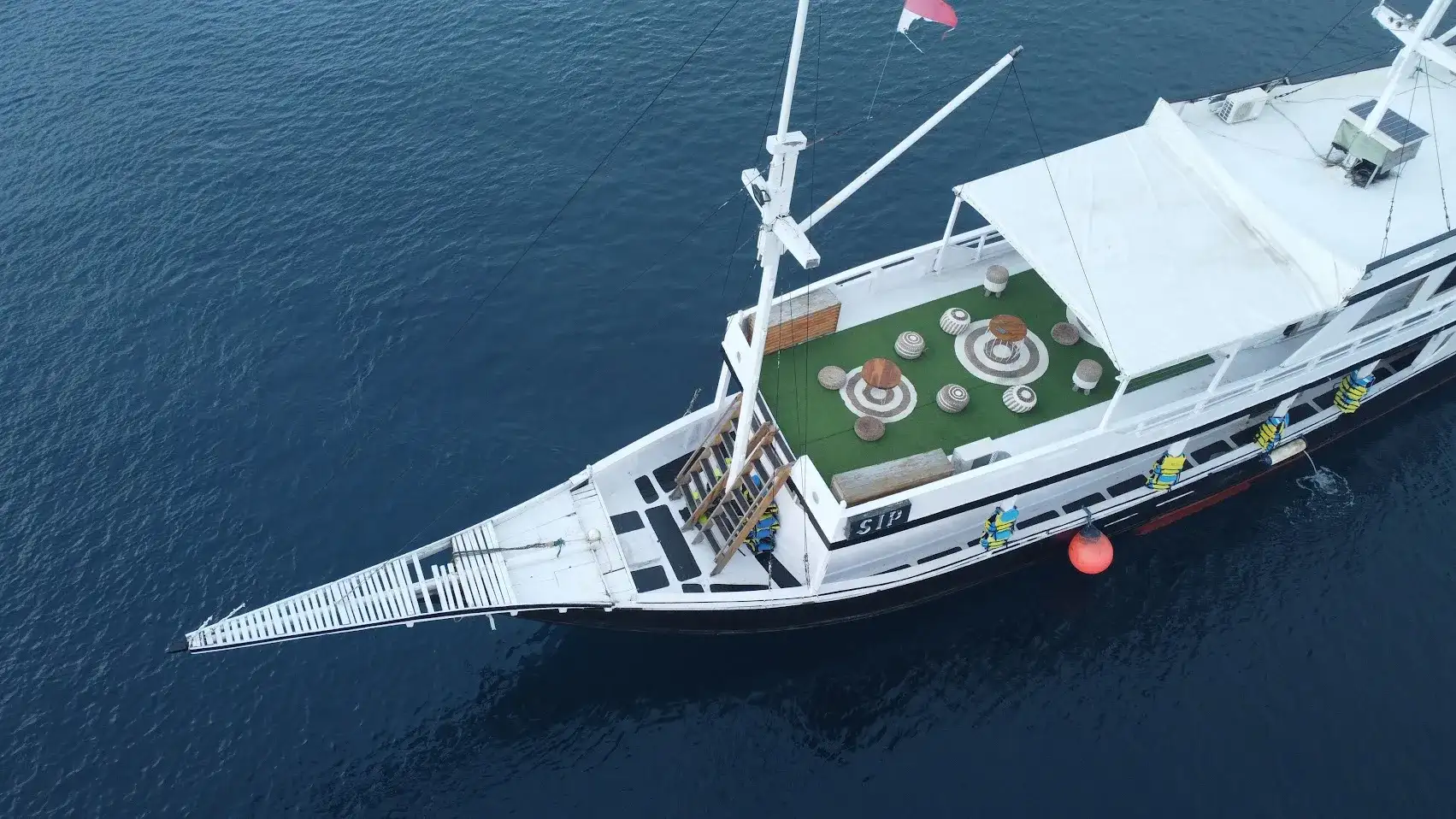 SIP Phinisi Boat Charter | SIP Phinisi Exterior | Komodo Tour | Boat Komodo Trip