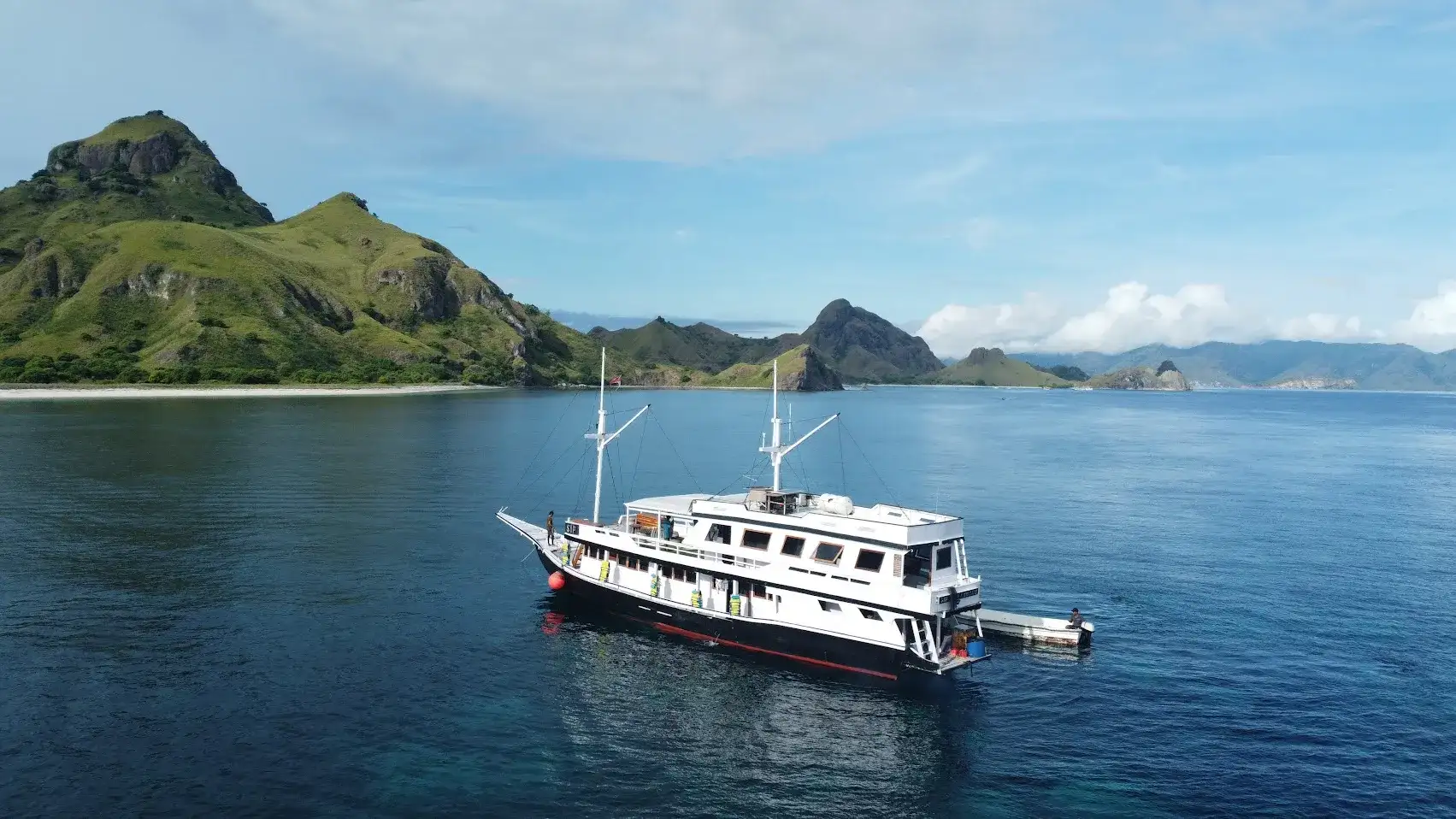 SIP Phinisi Boat Charter | SIP Phinisi Exterior | Komodo Tour | Boat Komodo Trip