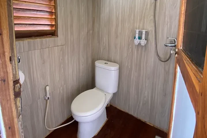 SIP Phinisi Boat Charter | SIP Phinisi Private Cabin Bathroom | Komodo Tour | Boat Komodo Trip