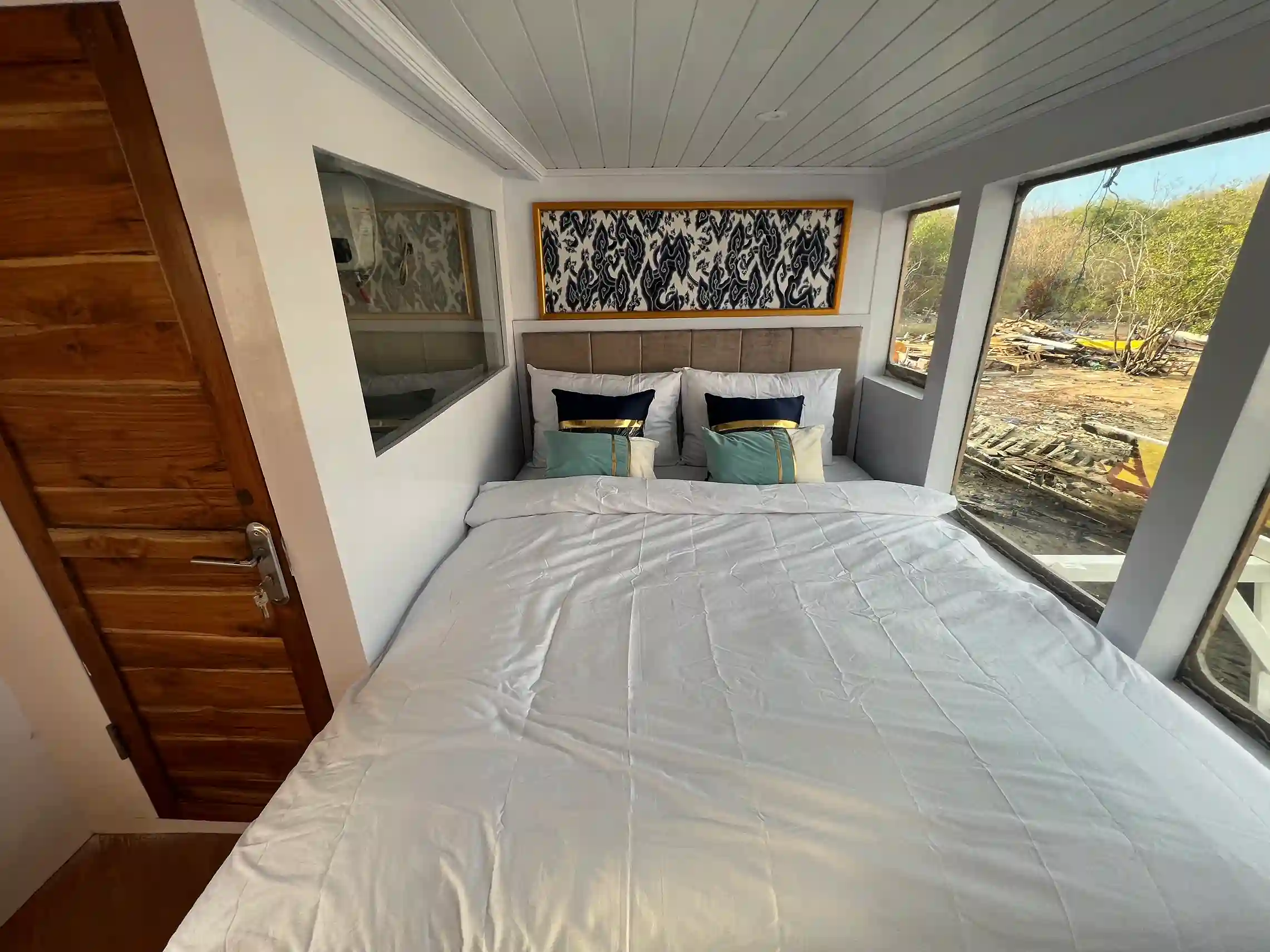 Suite Bedroom - Image 1