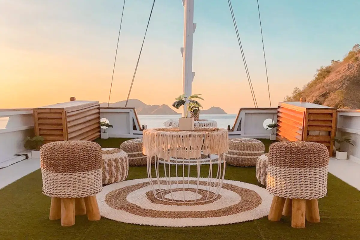 SIP Phinisi Boat Charter | SIP Phinisi Sundeck | Komodo Tour | Boat Komodo Trip