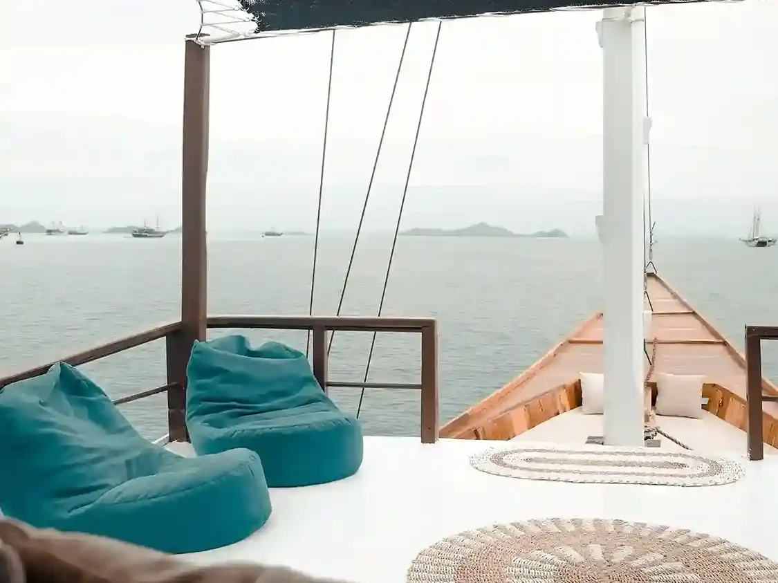 Sundeck in Amore - BoatKomodoTrip