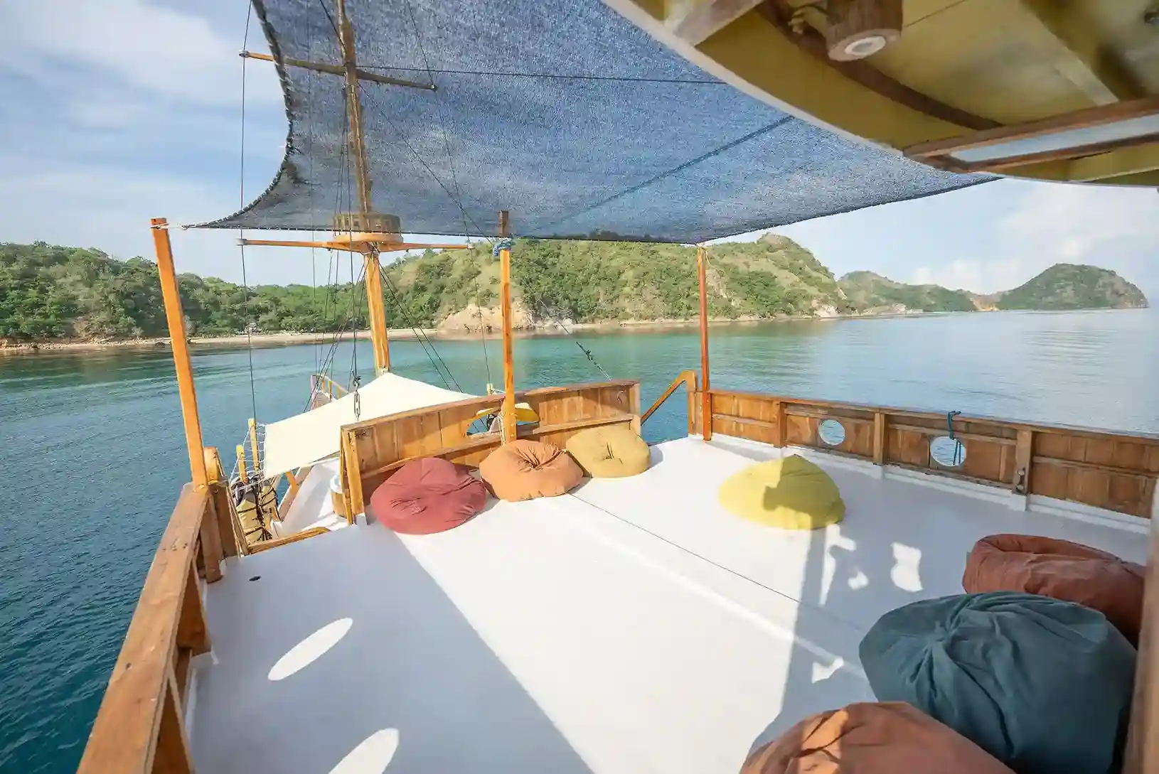 Sundeck in NK Jaya 2 Cruise Phinisi - BoatKomodoTrip