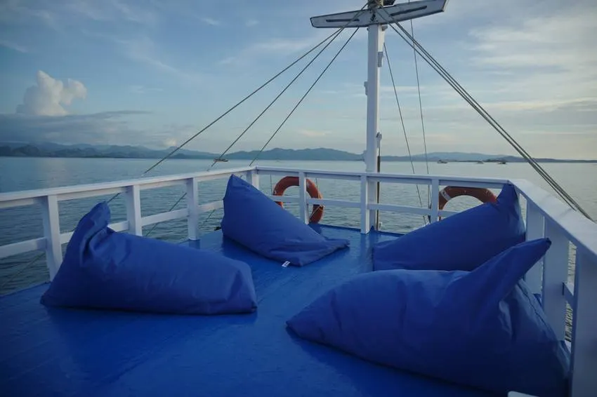 Sundeck in Osiana Alo - BoatKomodoTrip