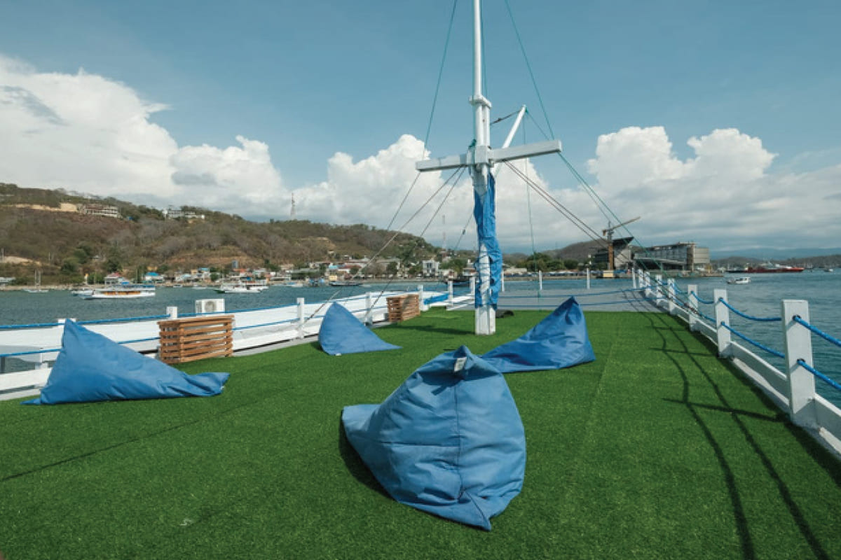 Sundeck in La Nissa Cruise Phinsi - Boat Komodo Trip